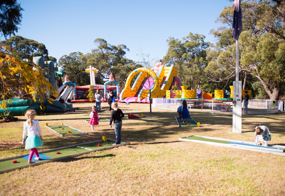 Mini Putt Putt Golf Amusement Ride for Hire Sydney - Carnival Rides Sydney
